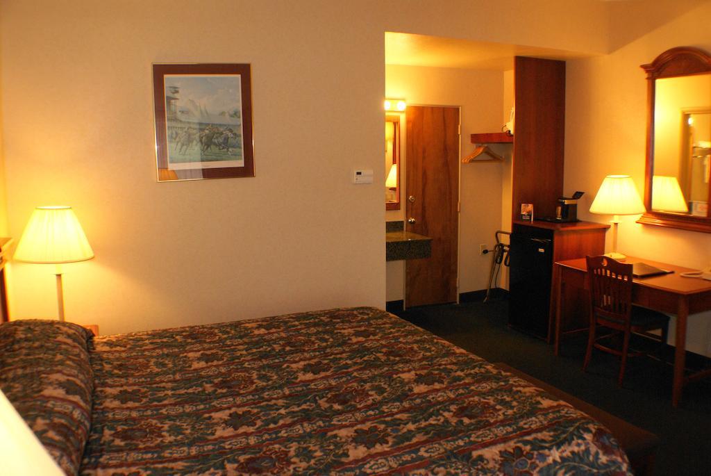 Landmark Motor Inn Glens Falls Værelse billede