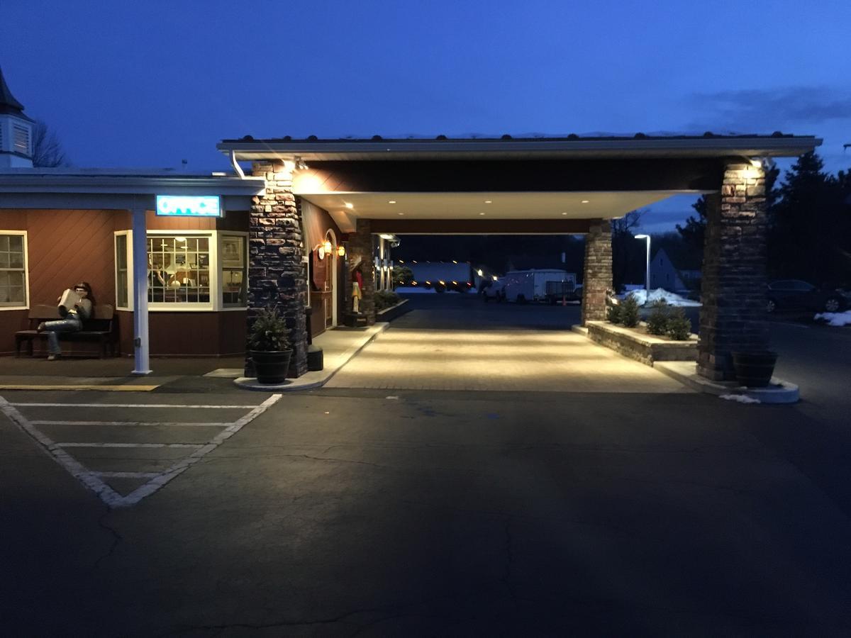 Landmark Motor Inn Glens Falls Eksteriør billede