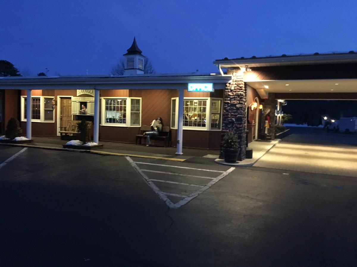 Landmark Motor Inn Glens Falls Eksteriør billede