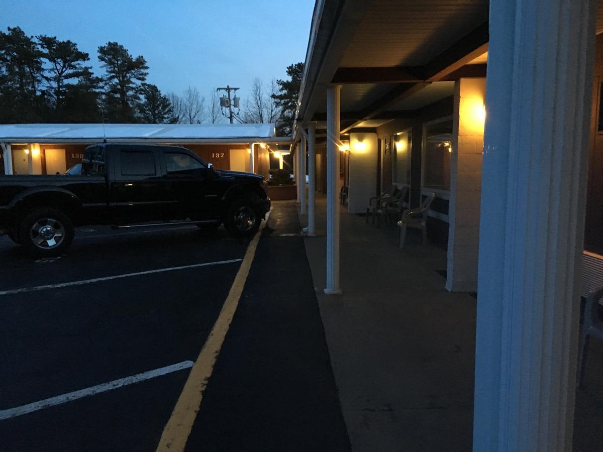 Landmark Motor Inn Glens Falls Eksteriør billede