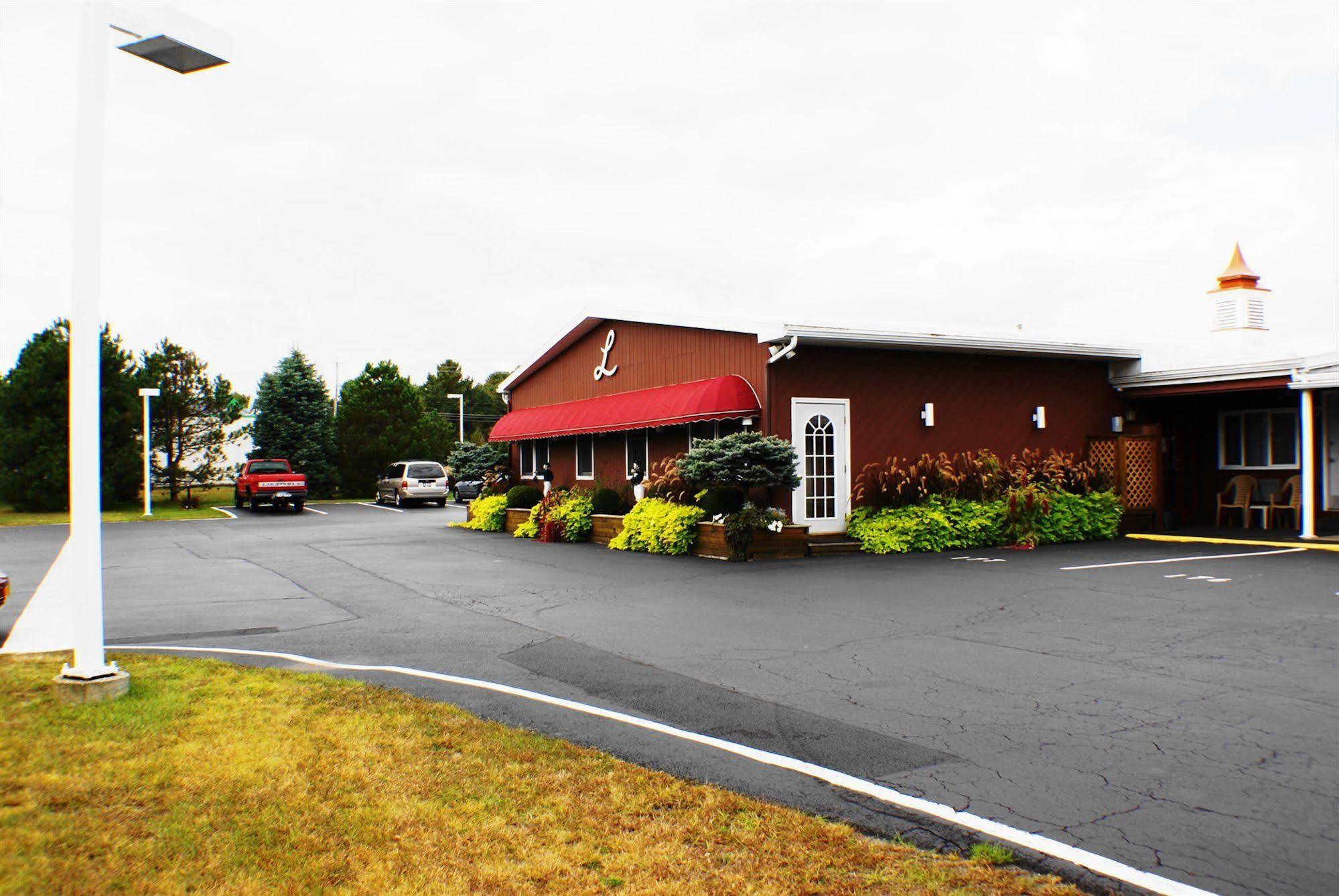 Landmark Motor Inn Glens Falls Eksteriør billede